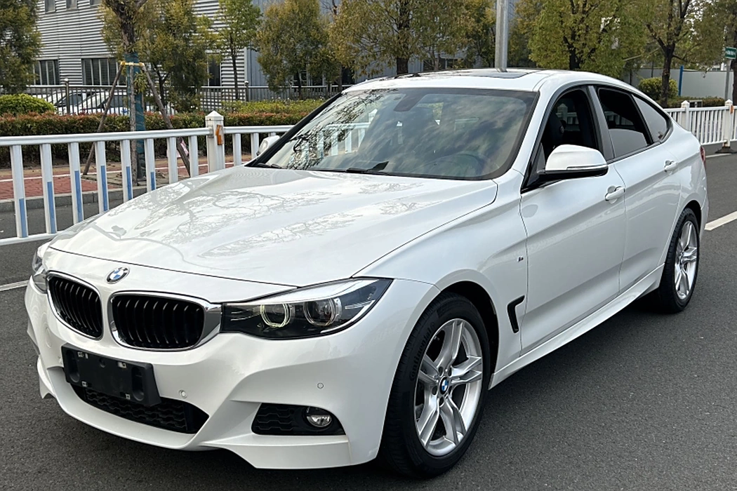 BMW 3 Series GT 2019 320i M sports suit