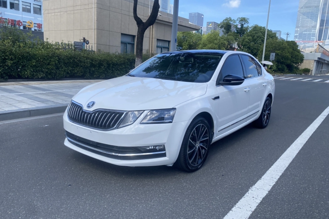 Skoda Octavia 2019 model ZI280 DSG Zhixing Deluxe Edition Country VI