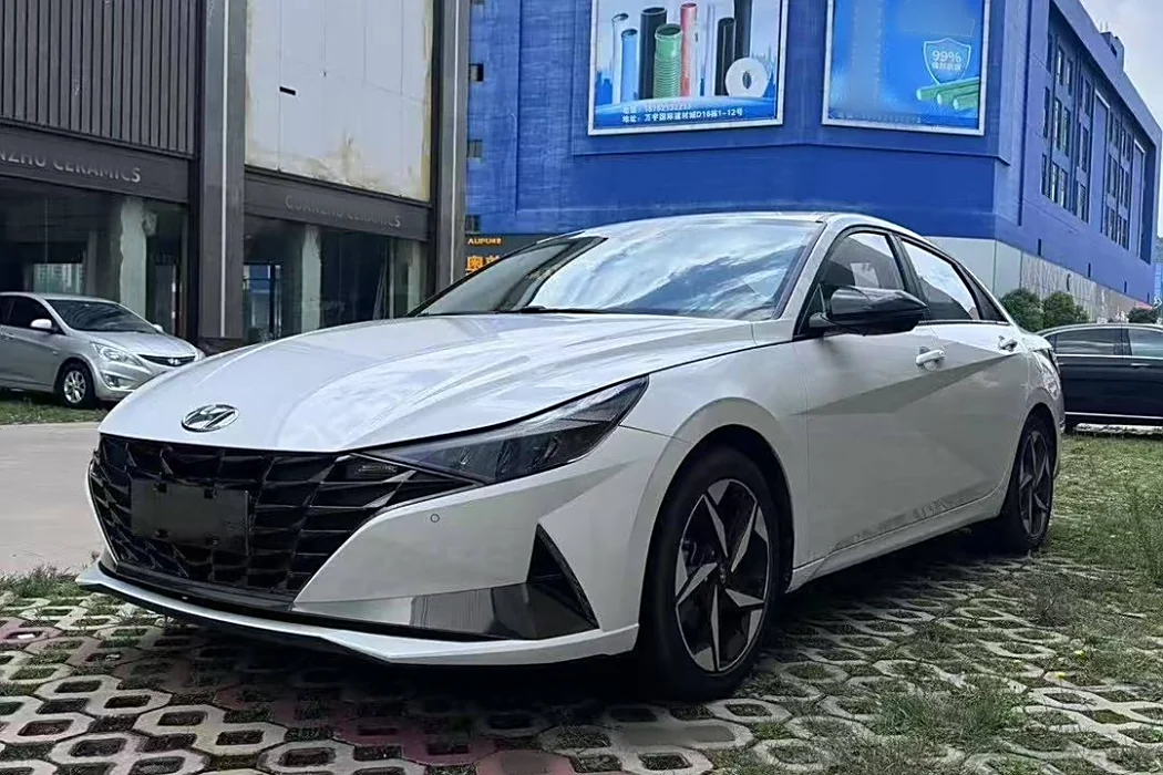 Hyundai Elantra 2021 1.5L CVT LUX Premium Edition