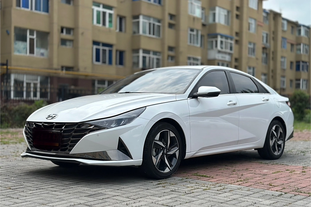 Hyundai Elantra 2021 1.5L CVT LUX Premium Edition
