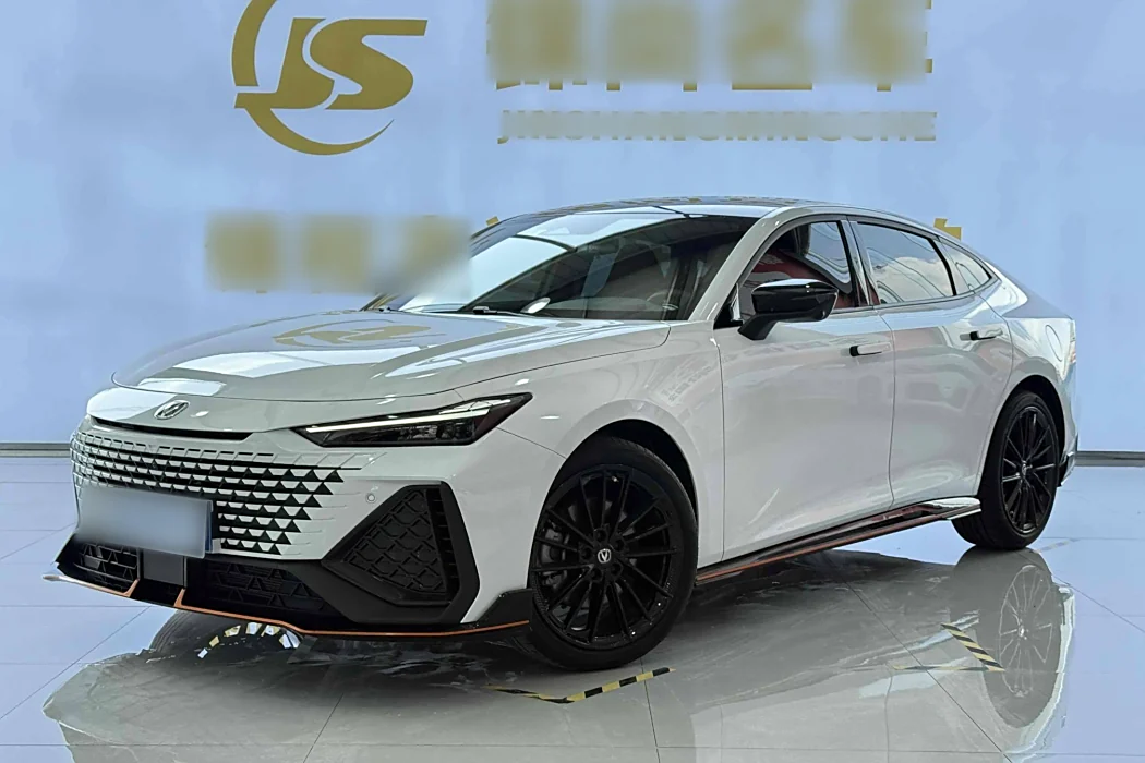 Changan UNI-V 2024 2.0T high-energy version