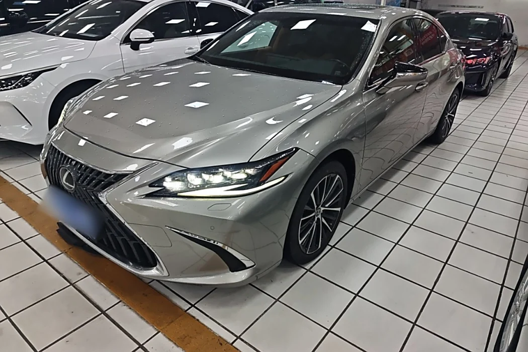 Lexus ES 2022 300h Precision Edition