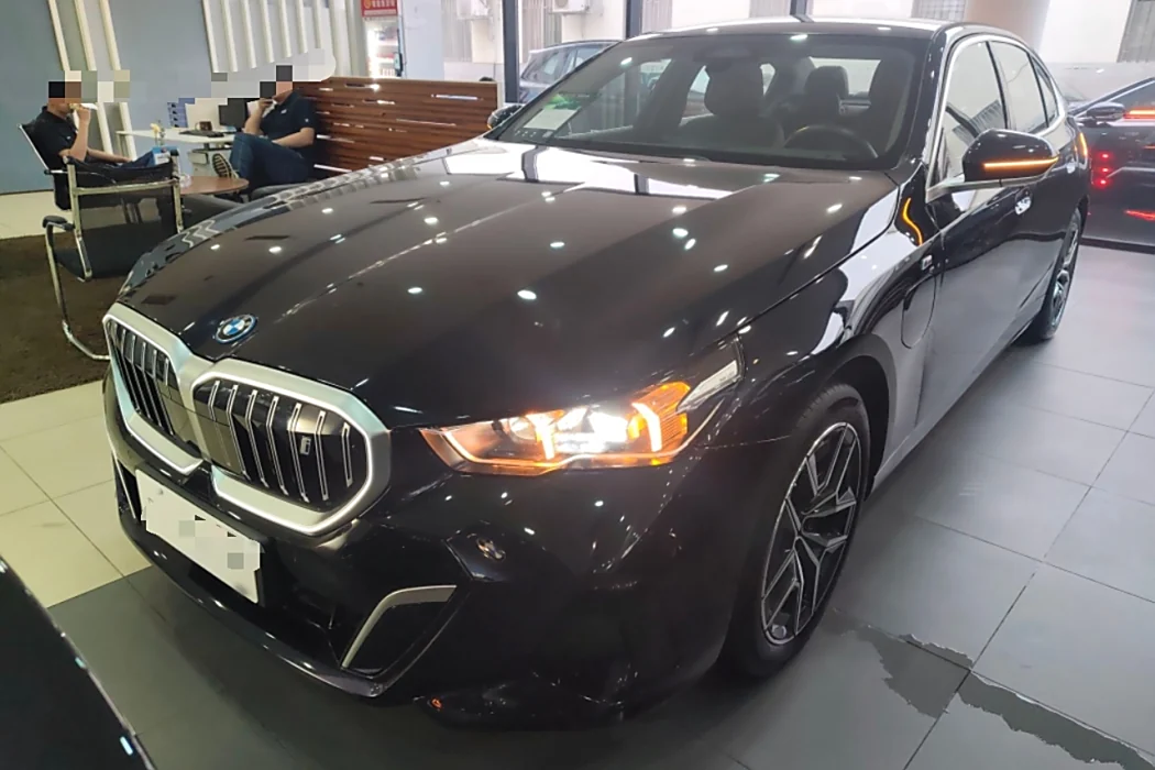 BMW i5 2024 eDrive 35L M sports suit