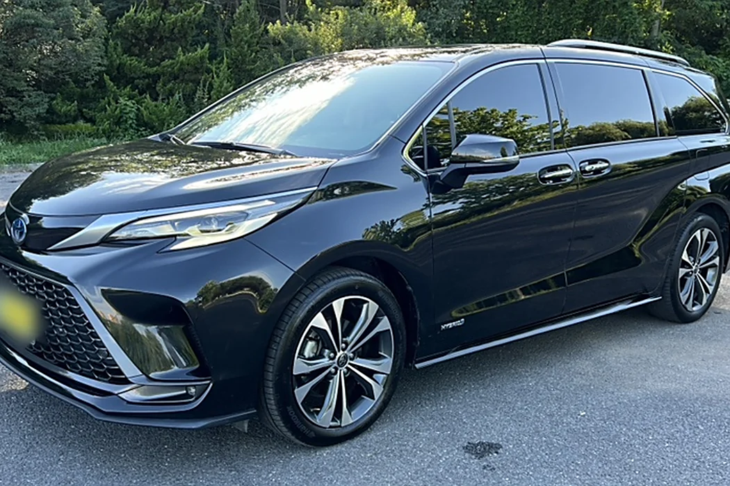 Toyota Grevia 2022 2.5L Hybrid Monarch Edition