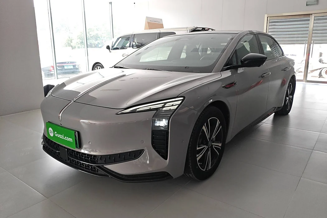 Hongqi EH7 2024 model 820 Pro
