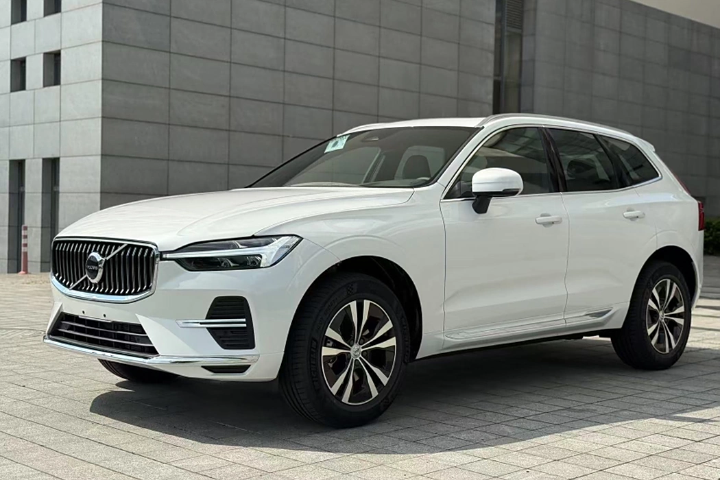 Volvo XC60 2025 B5 four-wheel drive Zhiyi Deluxe Edition