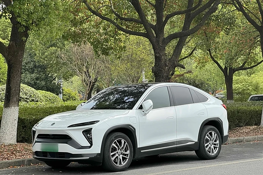 Azera EC6 2020 615KM Performance Edition