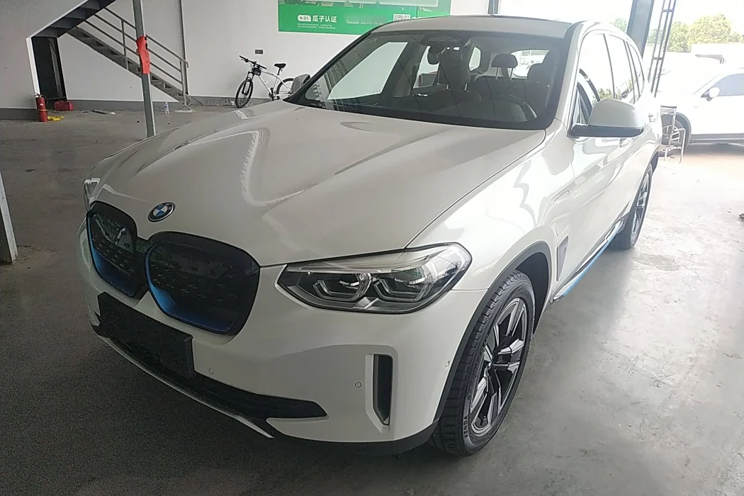 BMW iX3 2021 Leader