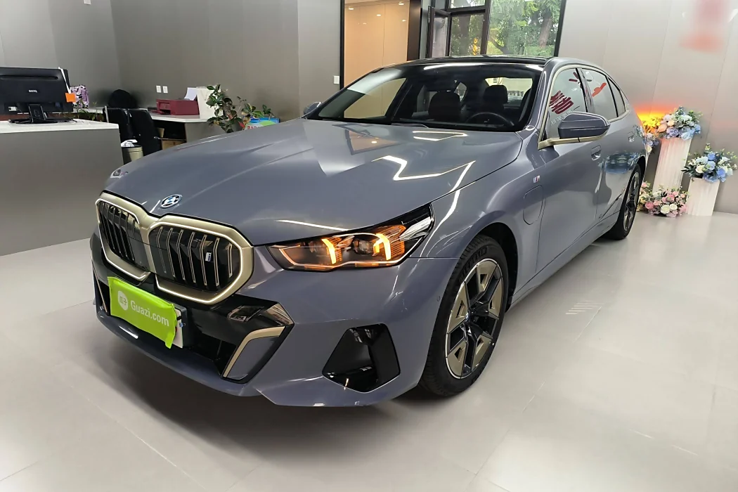 BMW i5 2024 eDrive 35L M sports suit