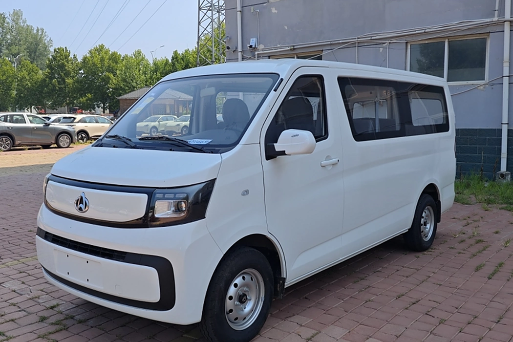 Changan Kaicheng Changan Ruixing EM80 2025 passenger version Comfortable 6-seater 300km open door