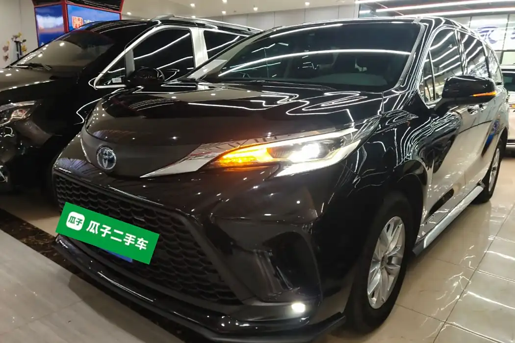 Toyota Grevia 2023 2.5L Hybrid Comfort Edition