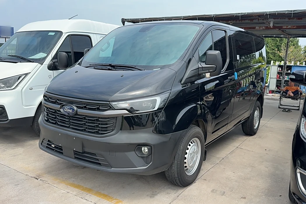 Ford Quanshun 2023 2.0T diesel manual multi-function commercial vehicle short-axle low-top 5/6-seater