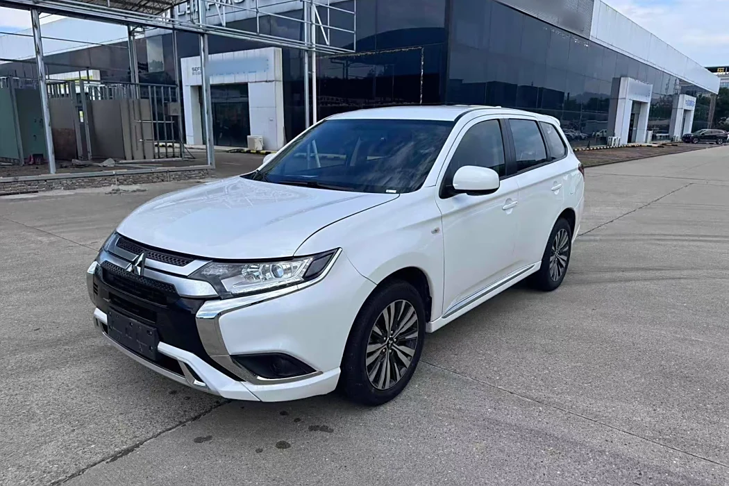 Mitsubishi Outlander 2021 facelift 2.0L two-wheel drive smooth version 5-seater