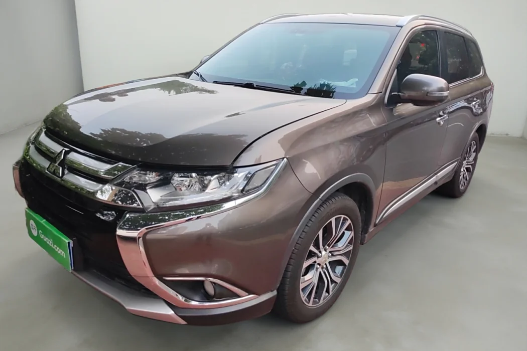 Mitsubishi Outlander 2018 2.4L four-wheel drive Deluxe Edition 7-seater