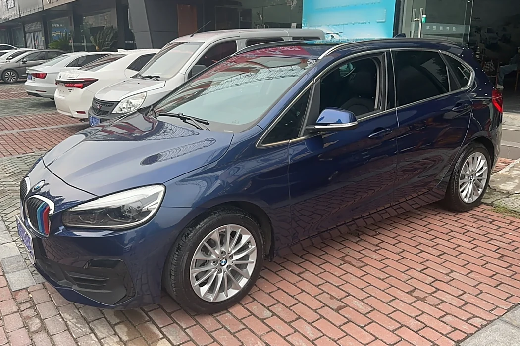 BMW 2 Series Wagon 2018 218i Leader