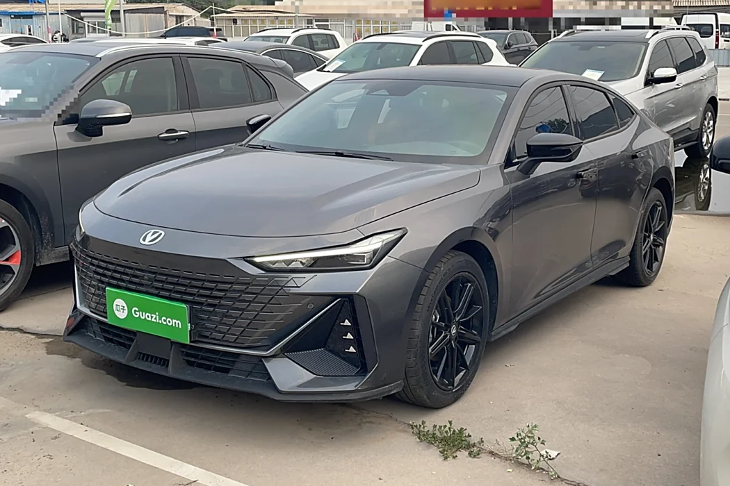 Changan UNI-V Model 2023 1.5T Premium