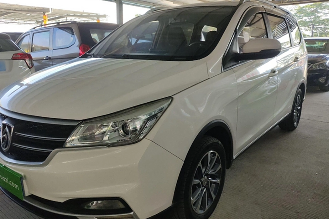 Baojun 730 2019 1.5L manual fashion type 7-seater national V