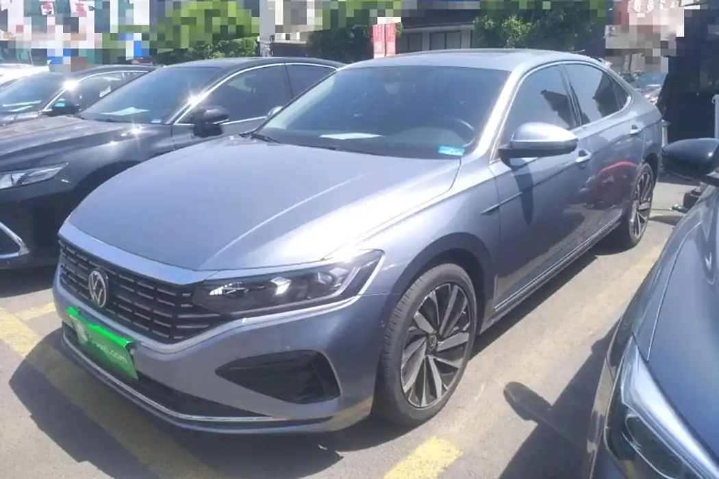Volkswagen Passat 2022 330TSI Deluxe Edition