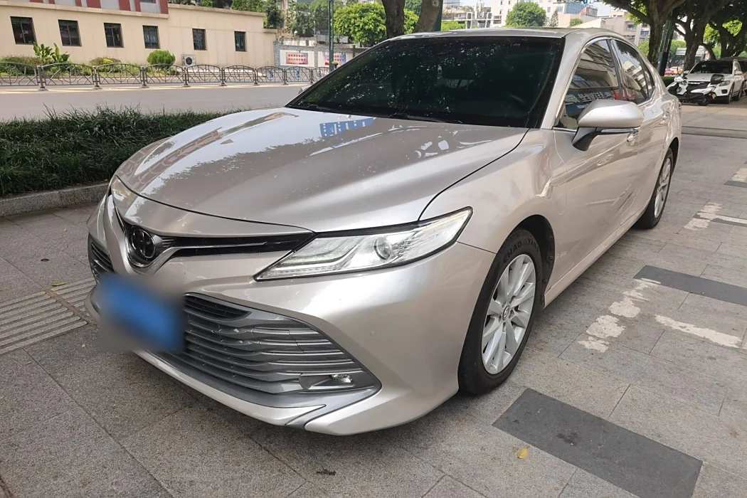 Toyota Camry 2018 2.0G Deluxe Edition