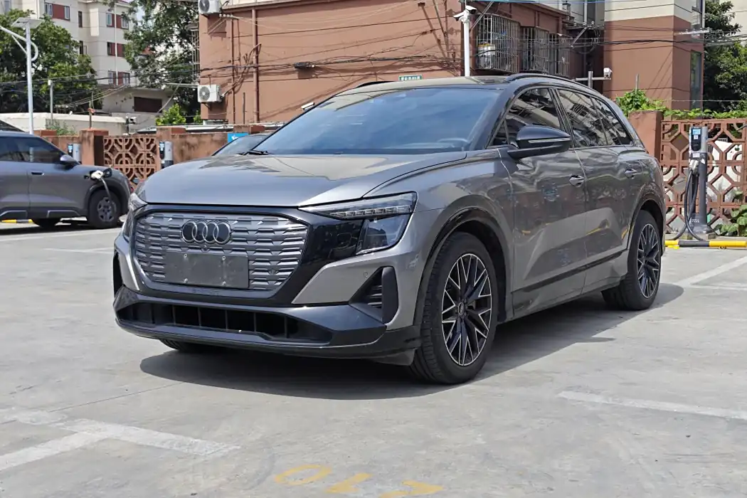 Audi Q5 e-tron 2023 40 e-tron starburst mech package