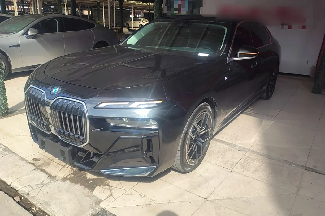 BMW 7 Series 2023 735Li M Sport Package