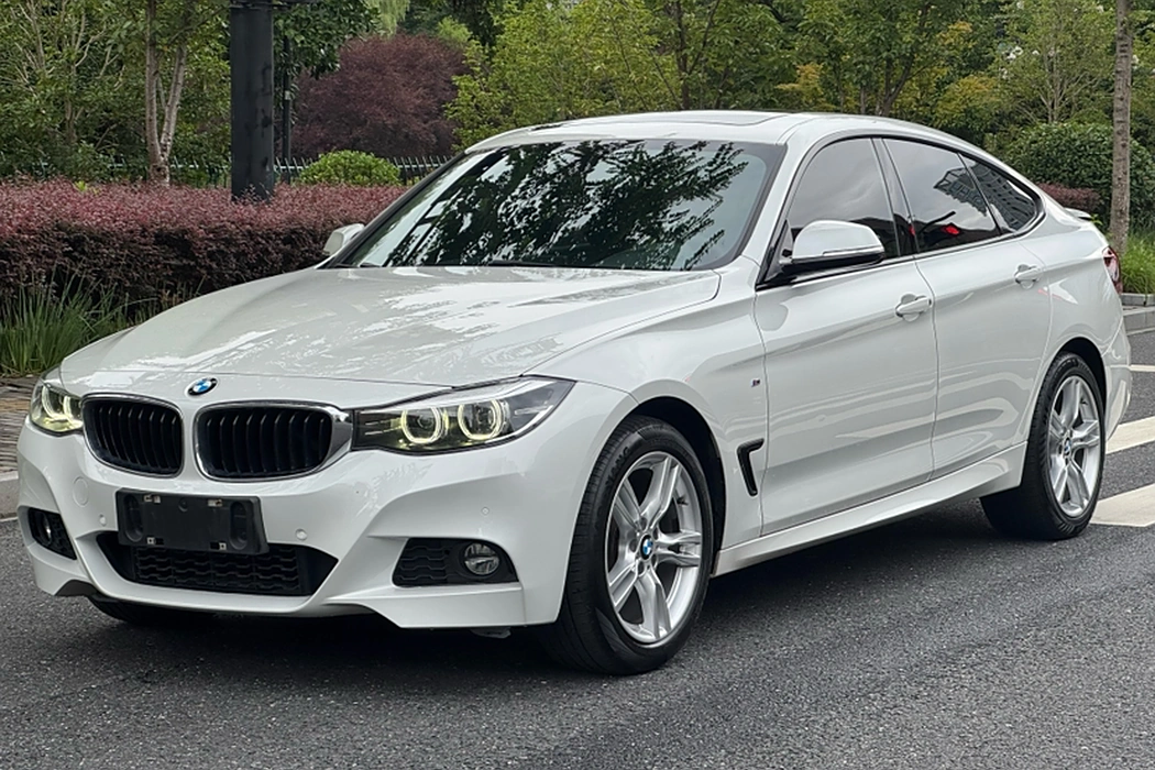 BMW 3 Series GT 2019 320i M sports suit
