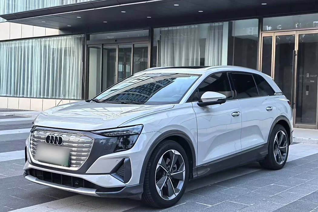 Audi Q5 e-tron 2023 model 40 e-tron sparkly brocade suit