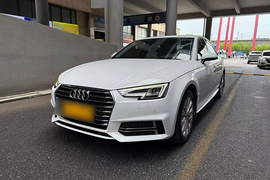 Audi A4L 2019 40 TFSI Aggressive National VI