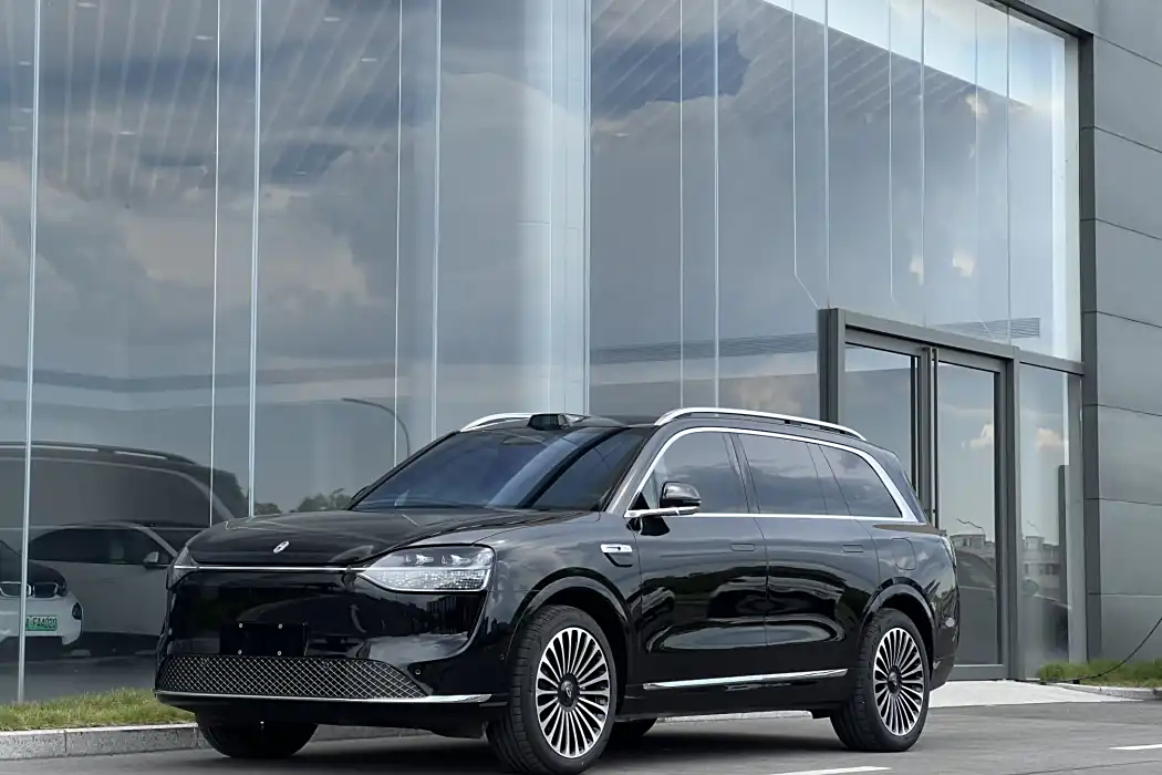 Hongmeng Zhixing Wenjie M9 2025 Pure Electric Max version 100kWh 6-seater version