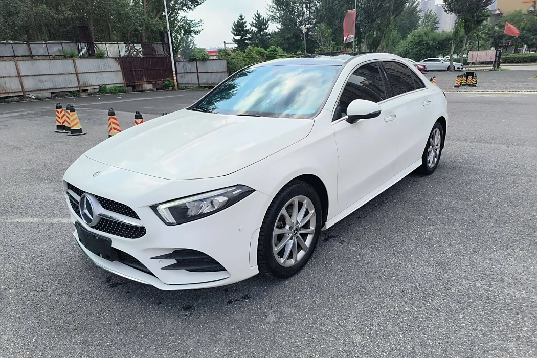 Mercedes-Benz A-class 2022 facelift A 200 L sports sedan fashion type