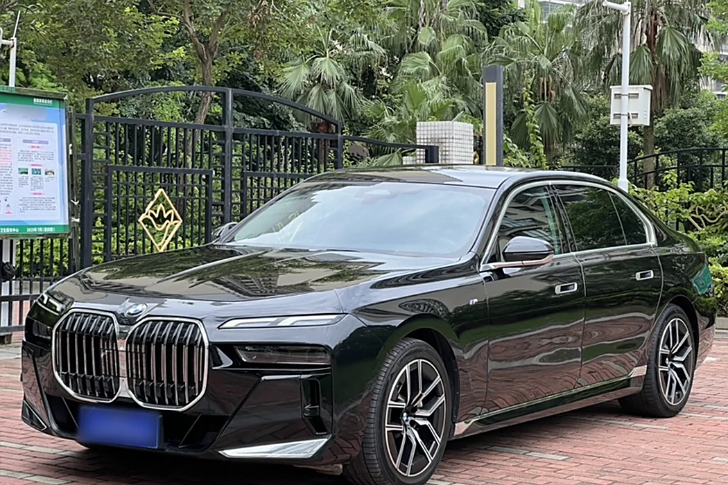 BMW 7 Series 2023 735Li M Sport Package