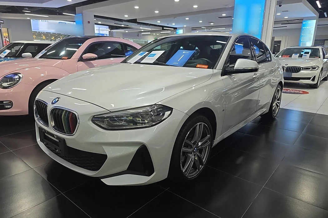 BMW 1 Series 2020 125i M sports suit