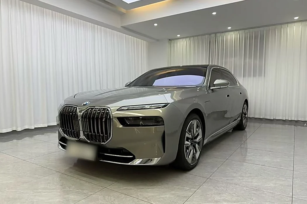 BMW i7 2023 xDrive60L Luxury Set