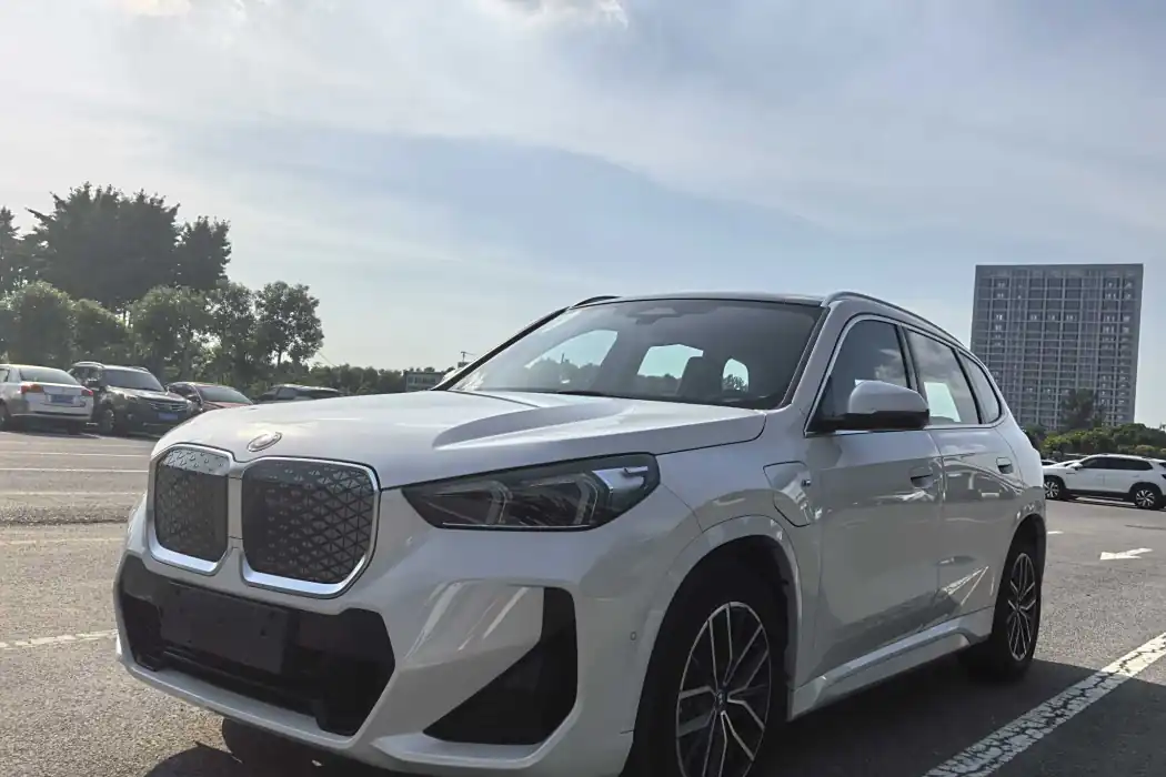 BMW iX1 2023 eDrive25L M sports Suit