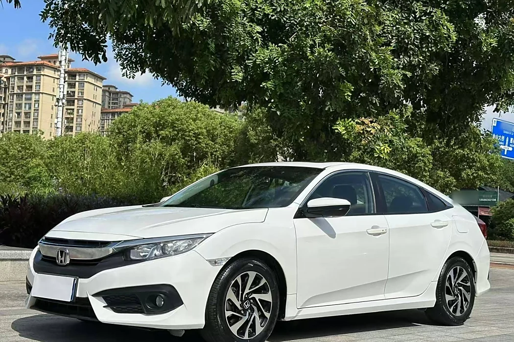 Honda Civic 2016 220TURBO CVT Deluxe Edition