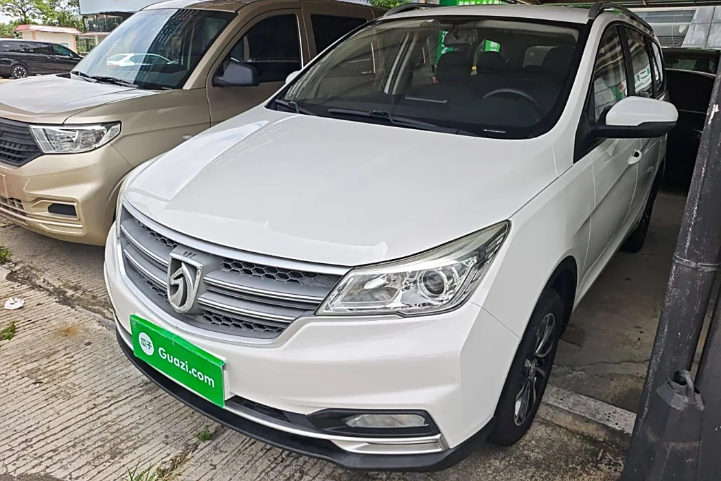 Baojun 730 2021 1.5L manual fashion type 7 seats