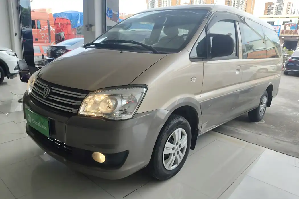 Dongfeng Popular Lingzhi 2018 M3 1.6L 7-seater comfort type
