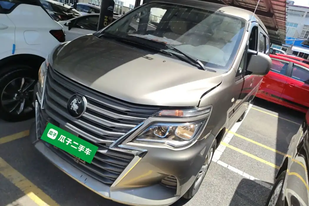 Dongfeng Popular Lingzhi 2023 M5L 1.6L basic 7-seater