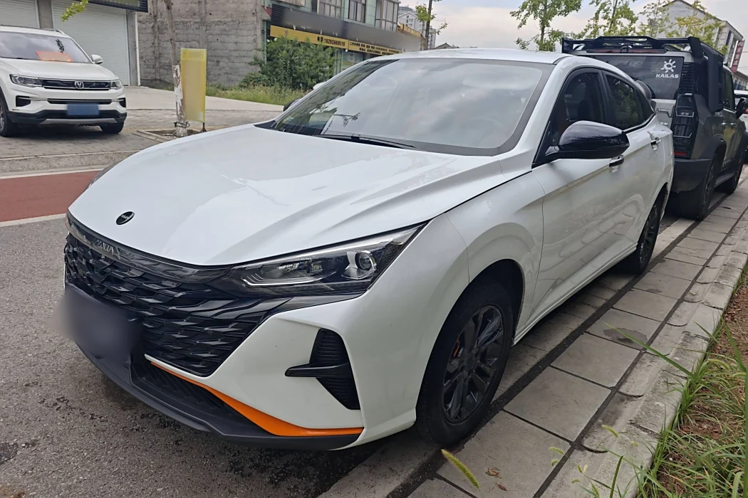 Dongfeng Fengshen Yixuan 2023 Mach Version 1.5L Automatic Wind Chasing Version