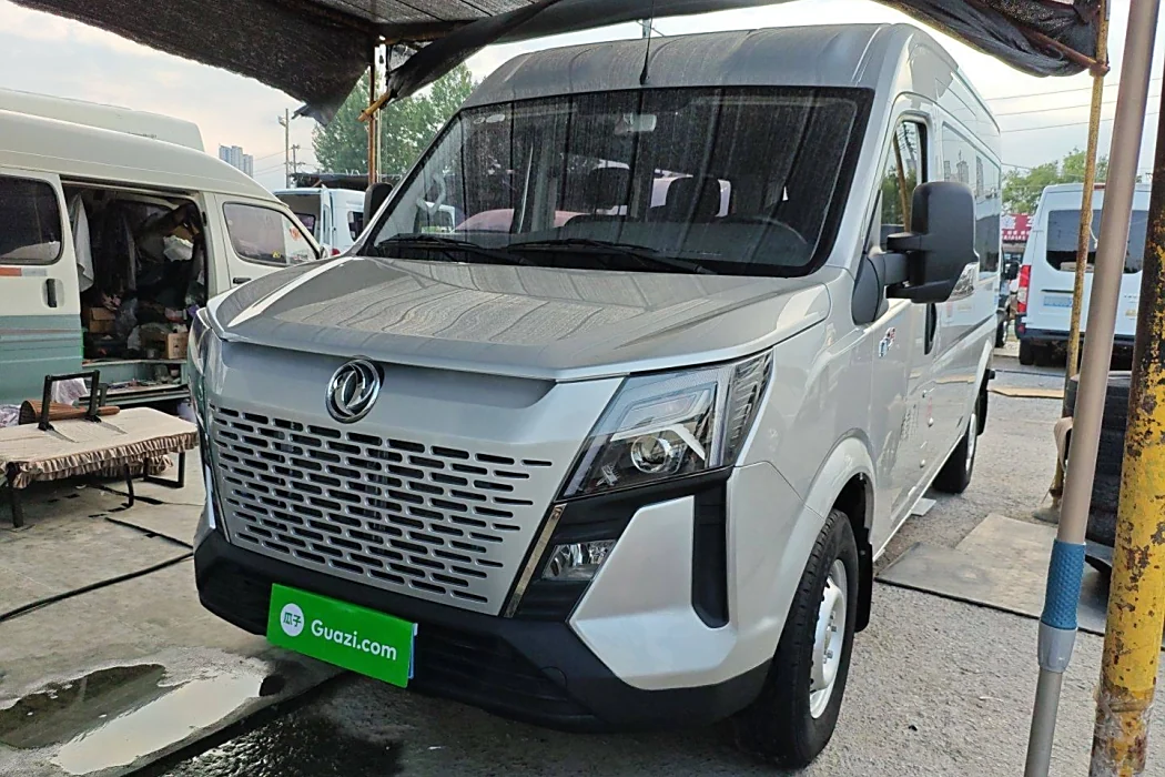 Dongfeng Yufeng Yufeng 2023 V9+2.0T manual front drive multi-function center axle center top 7/8/9 seats