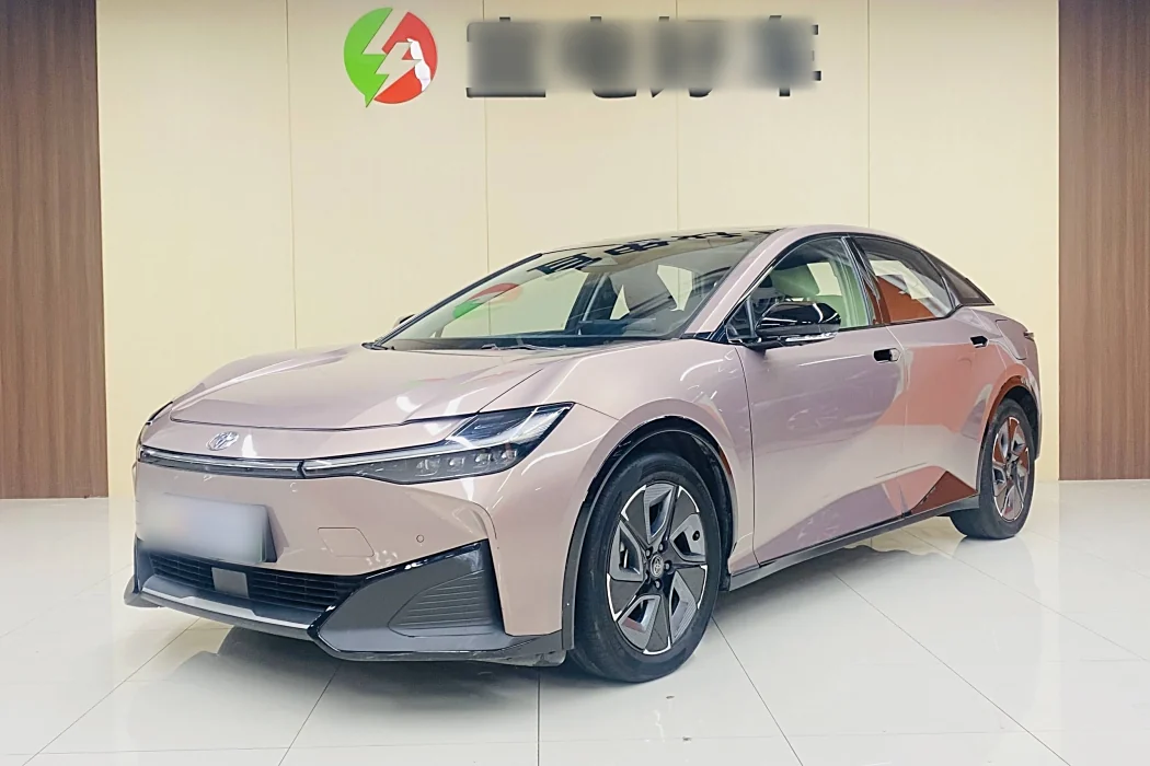 Toyota bZ3 2023 model 616km long battery life Premium