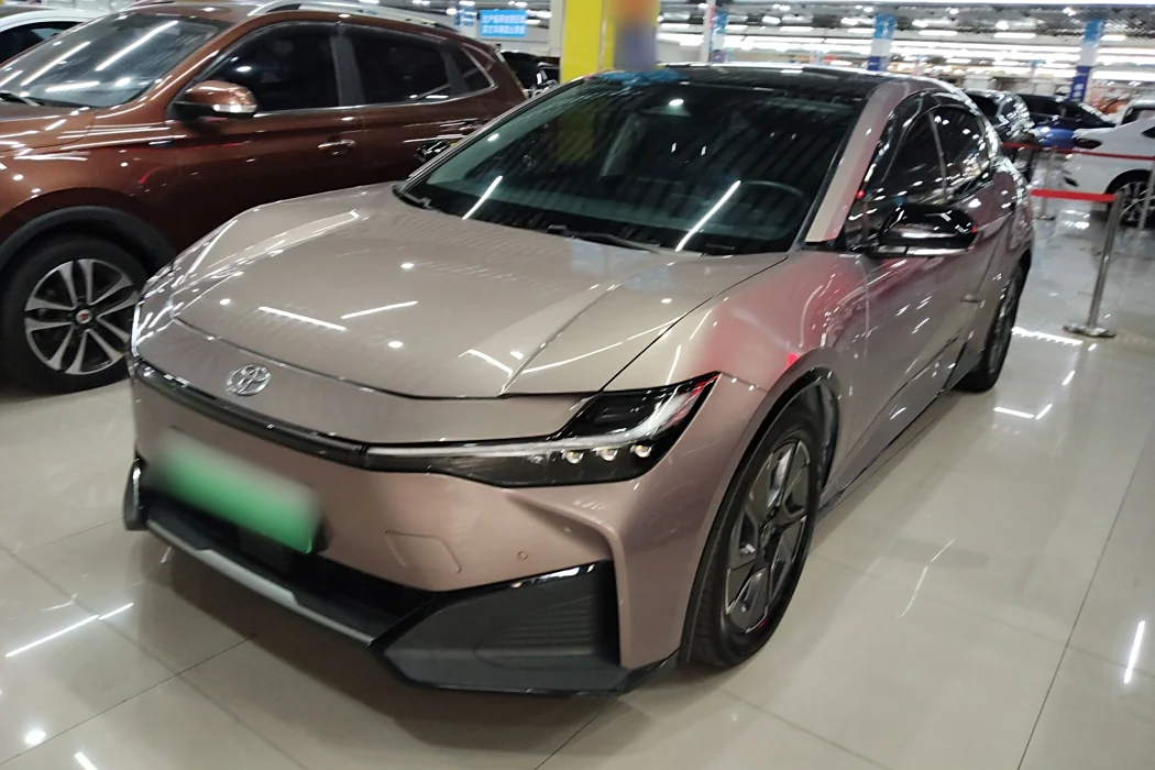Toyota bZ3 2023 model 616km long battery life Premium