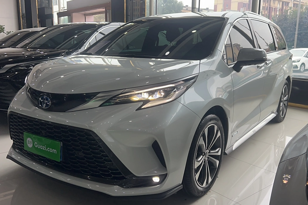 Toyota Grevia 2023 2.5L Hybrid Flagship VIP Edition