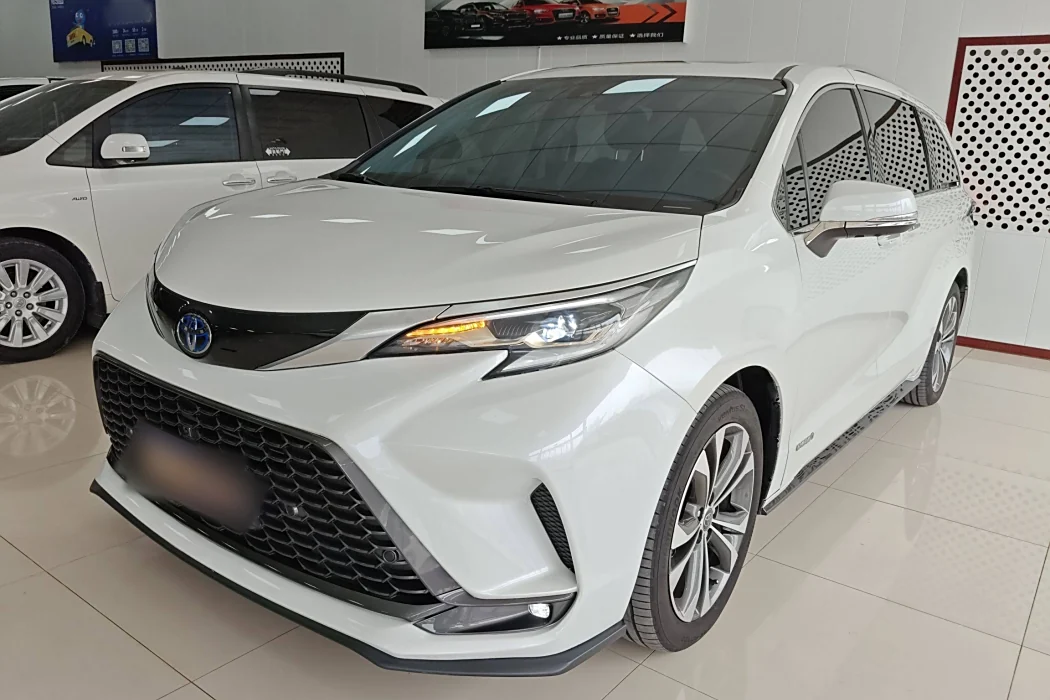Toyota Grevia 2022 2.5L Hybrid Premium Edition