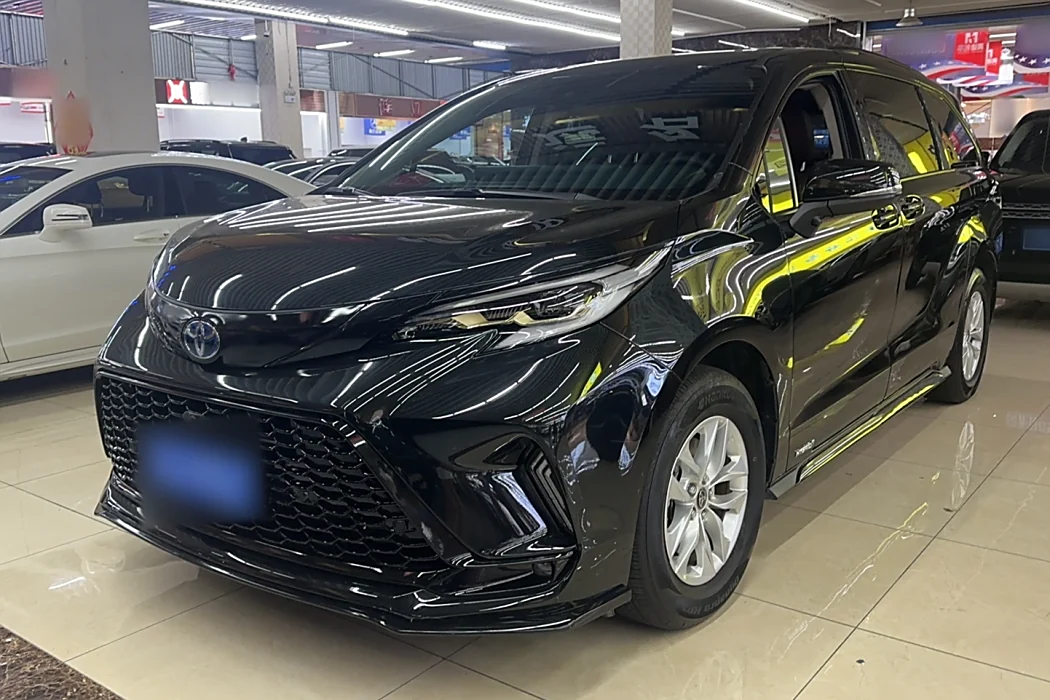 Toyota Grevia 2023 2.5L Hybrid Comfort Edition