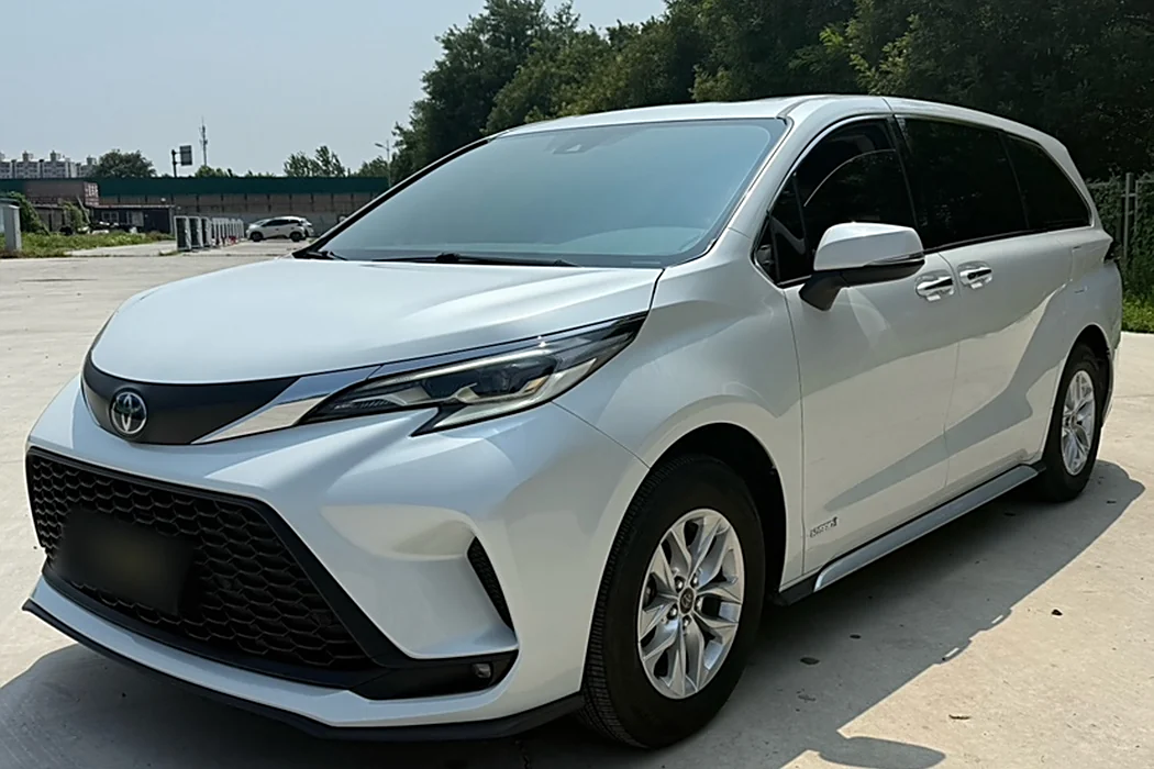 Toyota Grevia 2023 2.5L Hybrid Comfort Edition