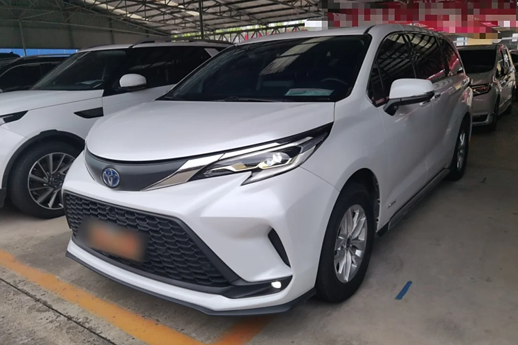 Toyota Grevia 2023 2.5L Hybrid Comfort Edition