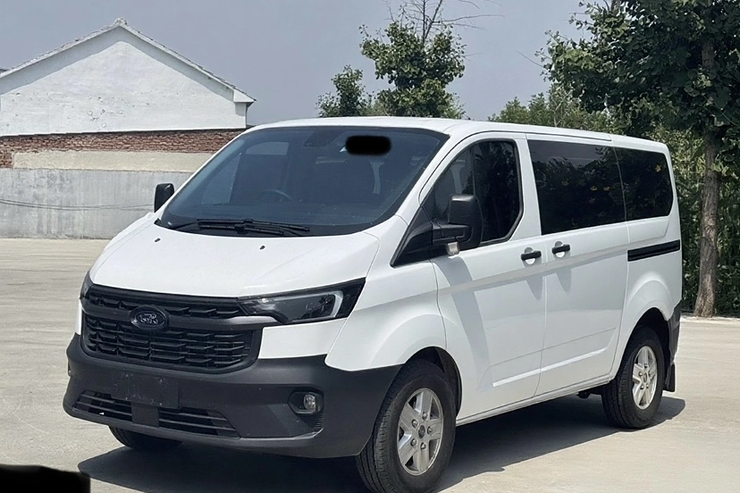 Ford Quanshun 2023 2.0T diesel automatic multi-function commercial vehicle short-axle low-top 5/6-seater