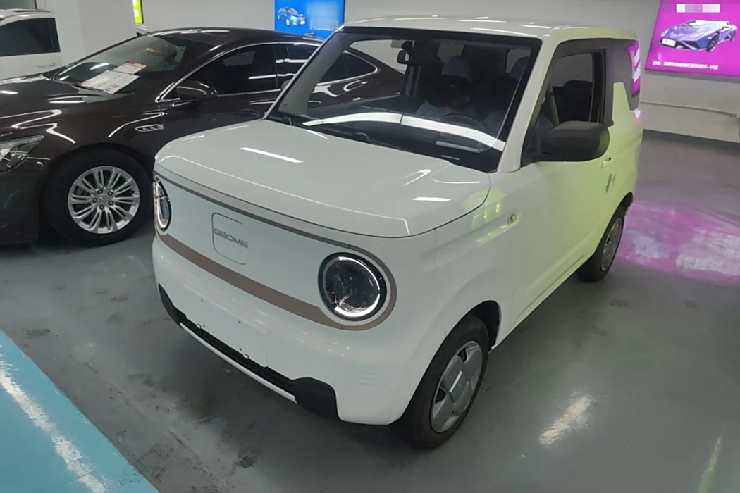 Автомобиль Geely 2023 Panda mini 200-километровый медведь с выносливостью