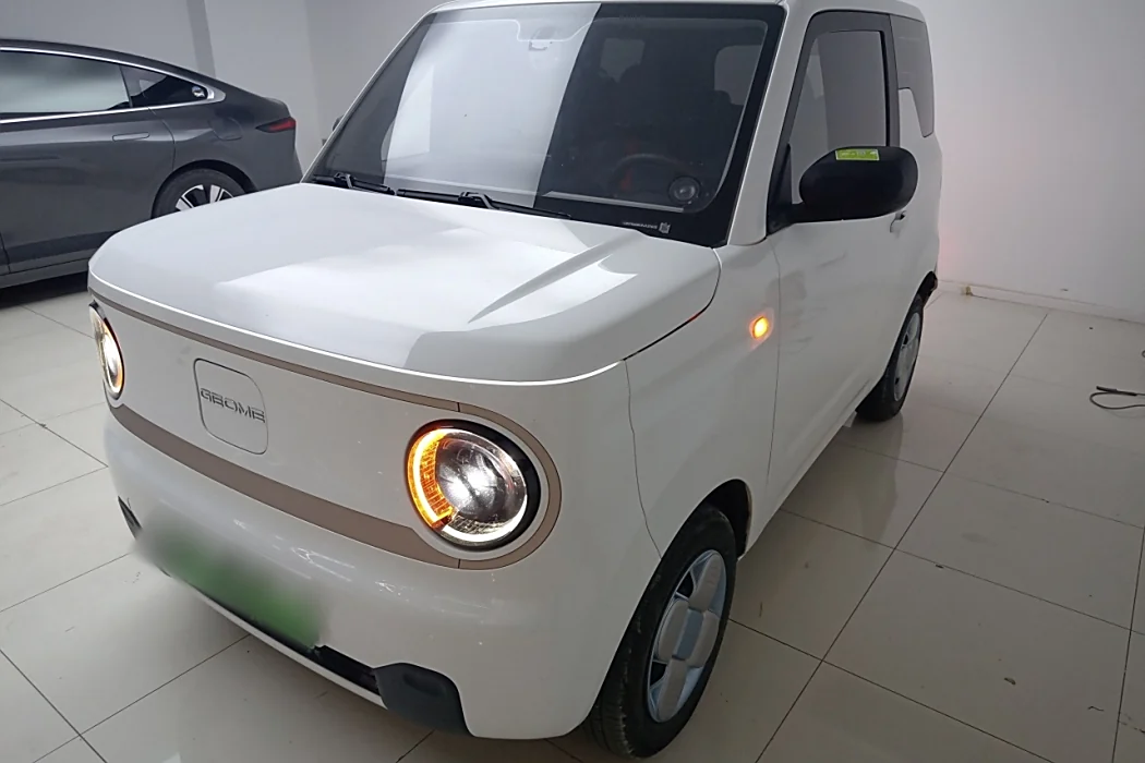 Автомобиль Geely 2023 Panda mini 200-километровый медведь с выносливостью